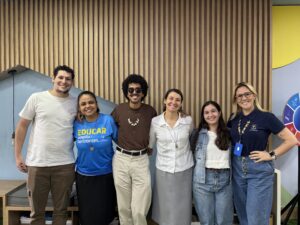 Eternos alunos do Regina Mundi revisitam a cápsula do tempo e revivem momentos de alegria na comunidade escolar